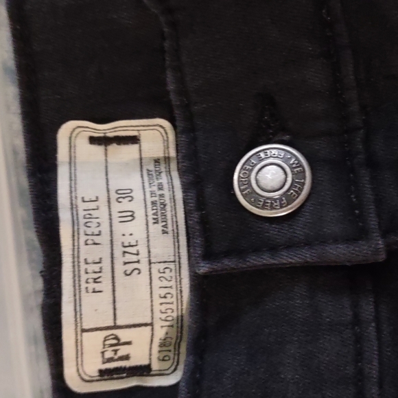 Free People NWT  busted knees skinny  leg jeans in Washed Black - Picture 7 of 10